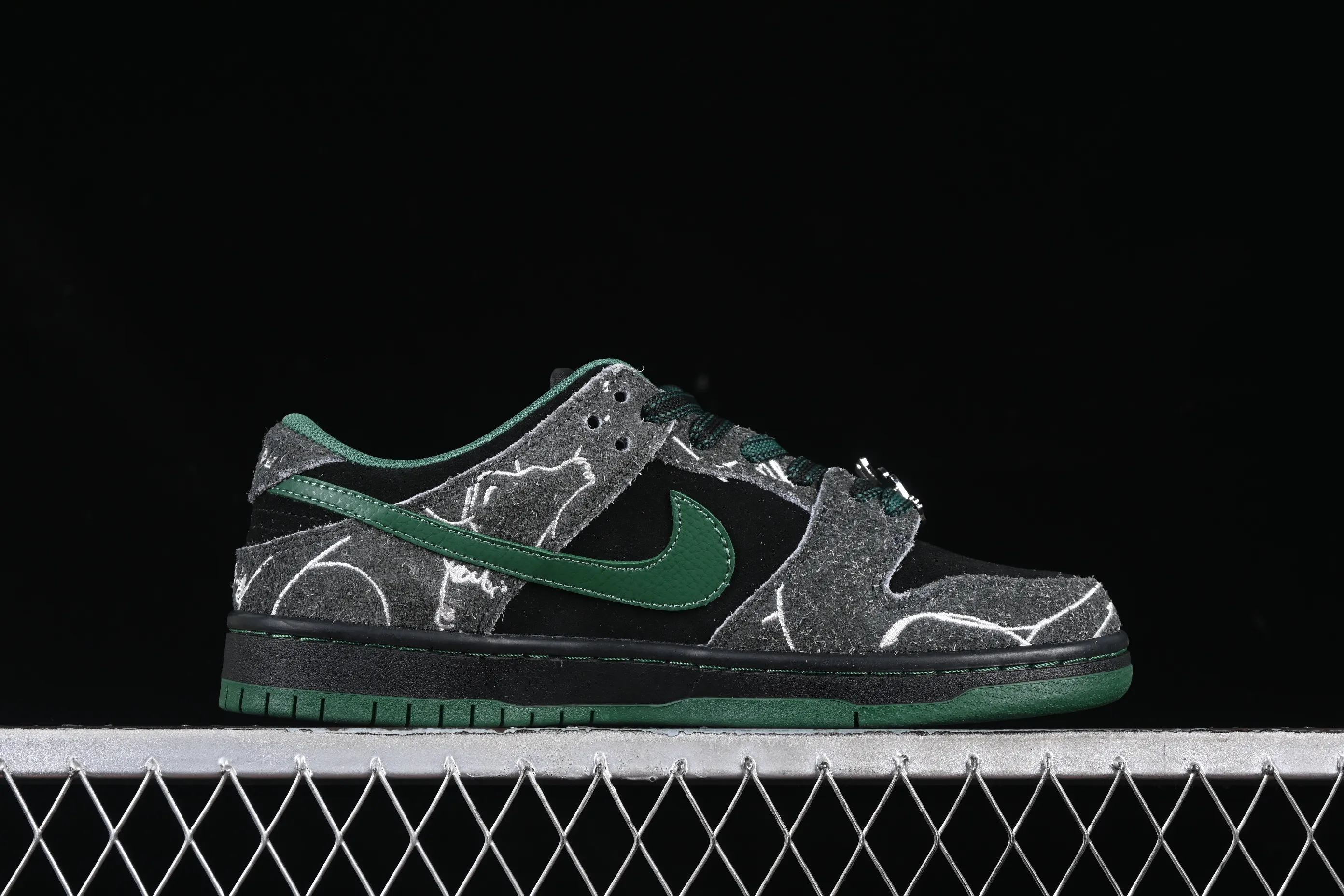 All Categories Nk SB Dunk Series Nk SB Dunk Low Low-top Sneakers K Version There Skateboards x Nk SB Dunk Low Graffiti Art Style Joint Model SB Low-top Casual Sneakers HF7743-001